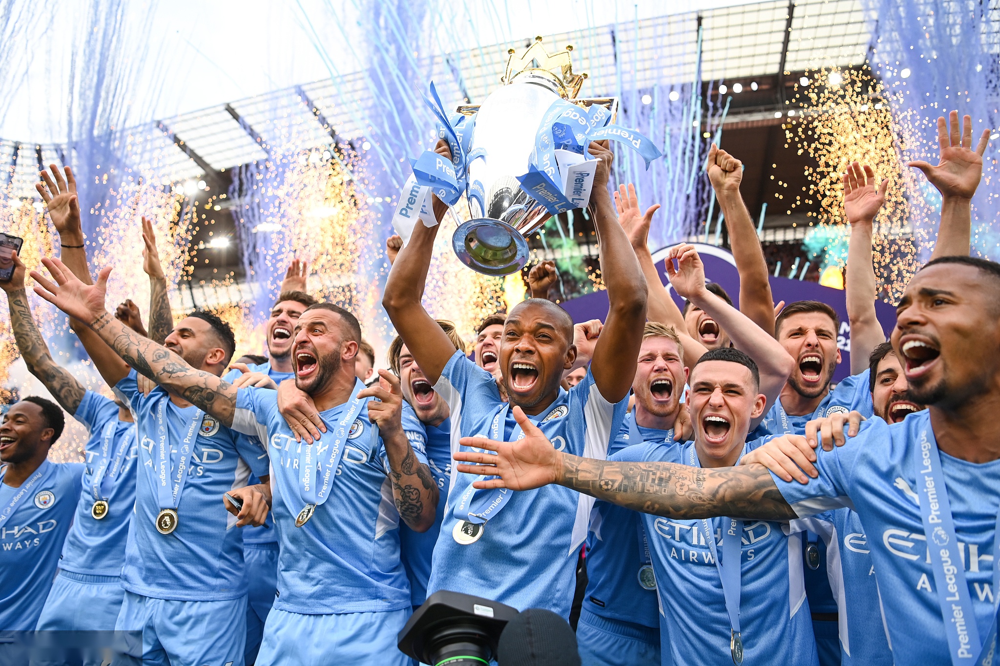 他的贡献已 他的贡献已